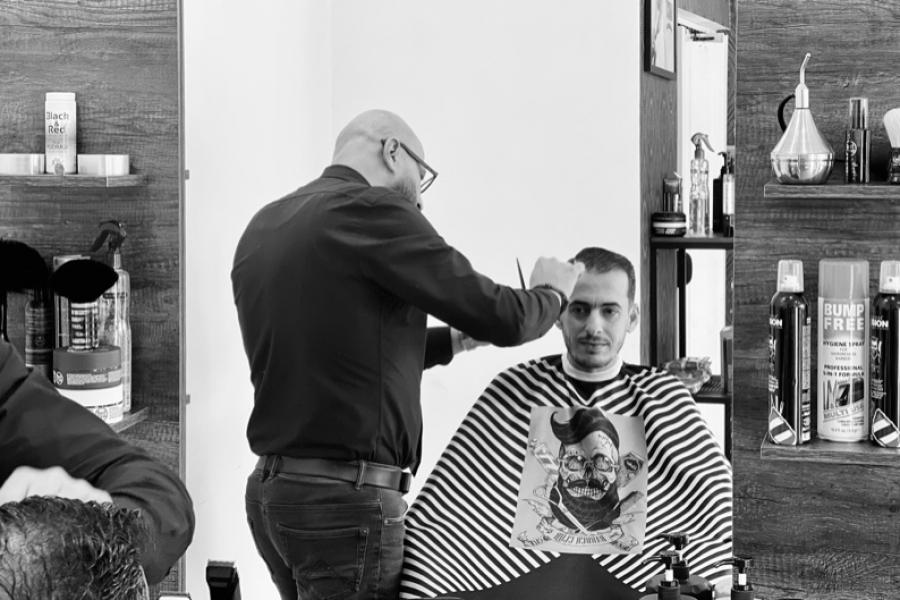 Le concept du coiffeur barbier installé chez Superfit. PETRA CONCEPT BARBER SHOP